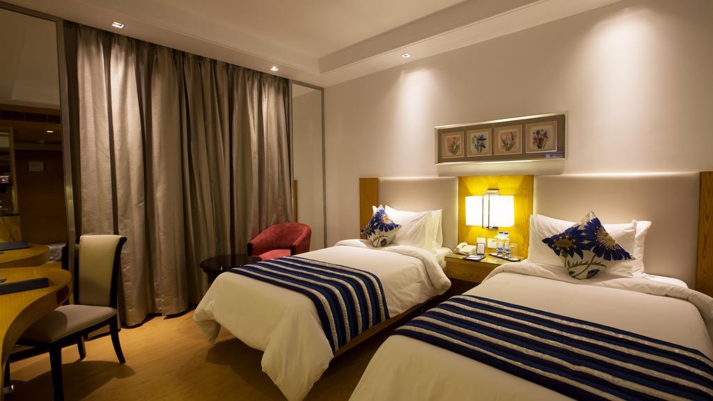 Ramada By Wyndham Ghaziabad Vasundhara Hotel Exterior photo