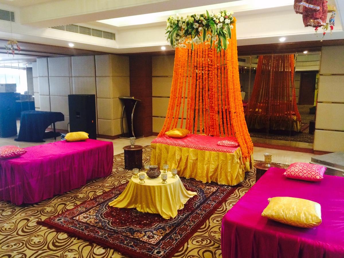 Ramada By Wyndham Ghaziabad Vasundhara Hotel Exterior photo
