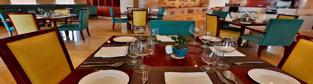 Ramada By Wyndham Ghaziabad Vasundhara Hotel Restaurant photo