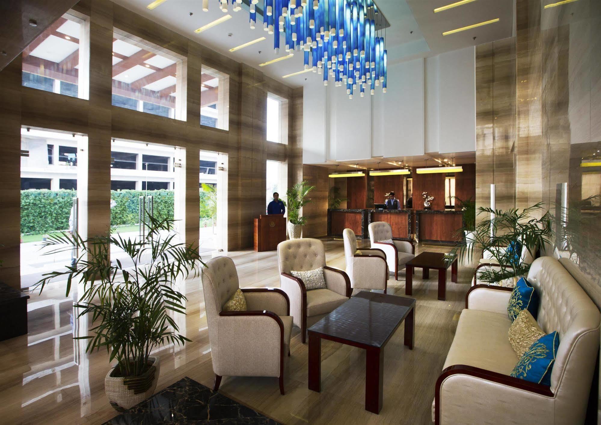 Ramada By Wyndham Ghaziabad Vasundhara Hotel Exterior photo