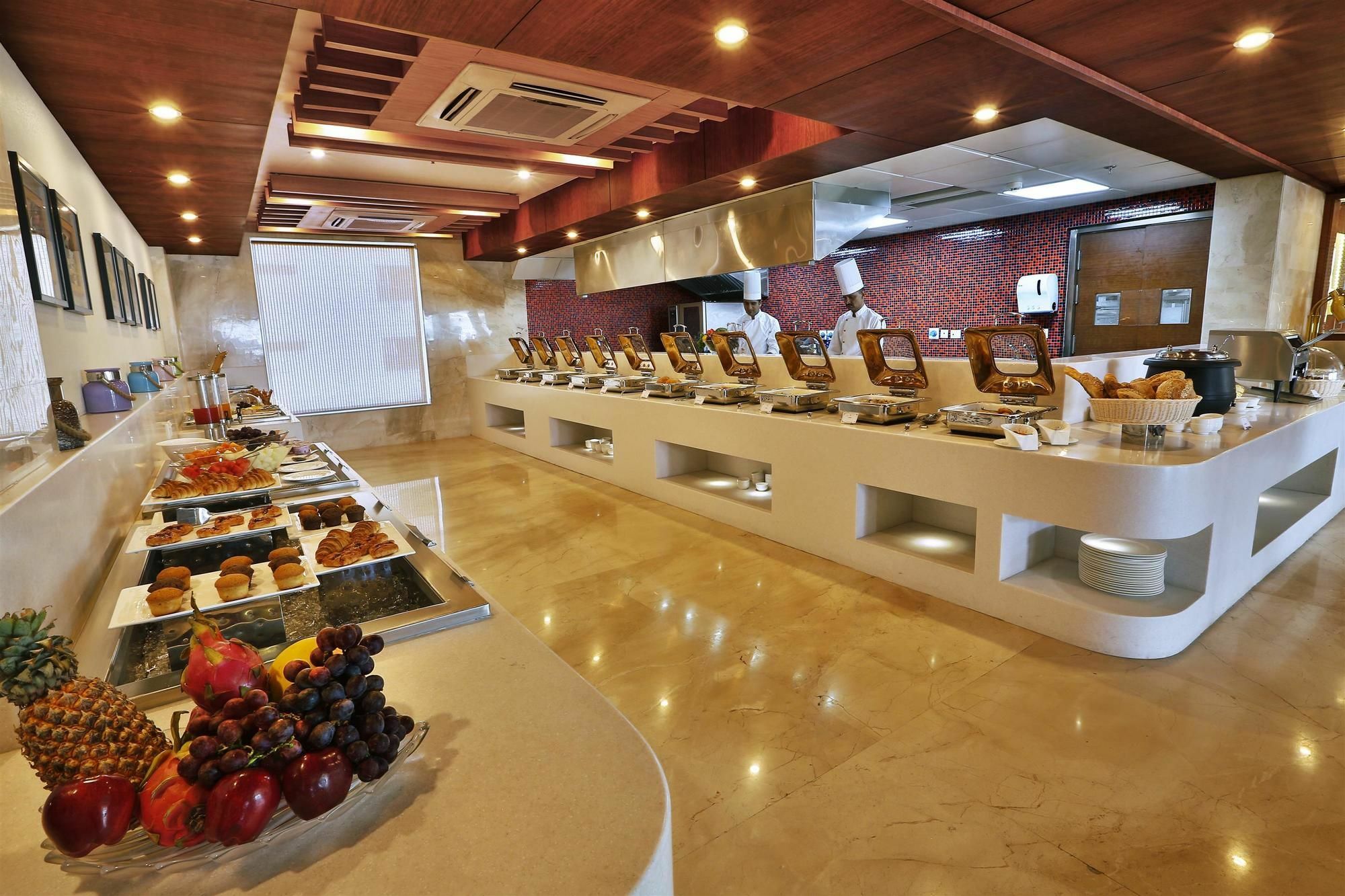 Ramada By Wyndham Ghaziabad Vasundhara Hotel Exterior photo